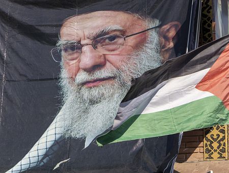 Кем был Али Хаменеи и почему его смерть открывает новую страницу в истории Ирана