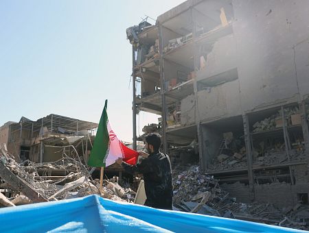 Трамп требует безоговорочной капитуляции Ирана. А Иран продолжает бить по целям в заливе