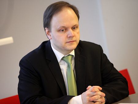 «Когда эти мерзавцы наконец лопнут?» Пойканс возмущен жадностью в Rail Baltica