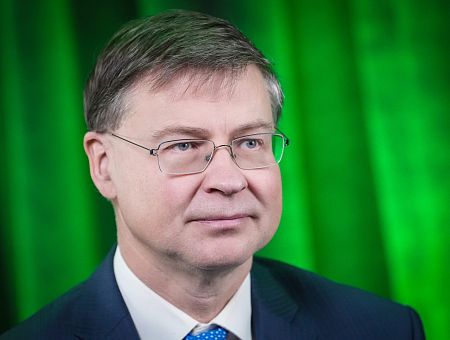 Домбровскис: стагфляционный шок может поразить ЕС, если затянется конфликт на Ближнем Востоке Домбровскис: стагфляционный шок может поразить ЕС, если затянется конфликт на Ближнем Востоке