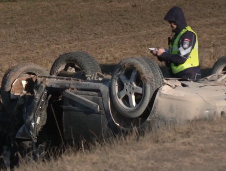 В тяжёлой аварии в Тукумском крае в пятницу пострадала семья с детьми