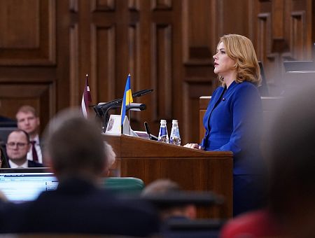 Мы и так вымираем, а тут ещё рельсы в Россию не разобраны: депутаты обрушились на Силиню