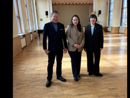 Ланга нашла себе занятие: проверяет латышский в бывших школах нацменьшинств