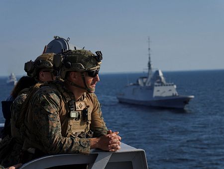 «На абордаж!» Морская пехота США захватила иранский танкер