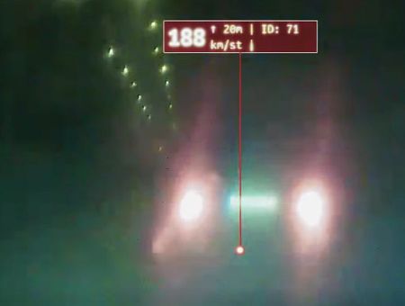 Rīgā autovadītājs bez apskates un ar svešām numurzīmēm bēg no policijas ar 200 km/h