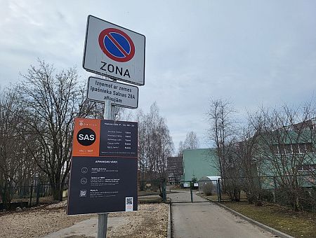 Из «баронов» в «короли улиц»: среди многоэтажек Риги плодятся платные парковки Из «баронов» в «короли улиц»: среди многоэтажек Риги плодятся платные парковки