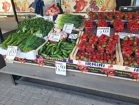 «Кто там закупается, русня?» Люди обсудили Центральный рынок с неприглядной стороны