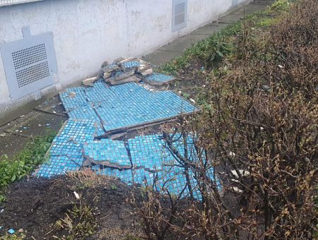 В Иманте обвалилась облицовка балкона многоэтажки