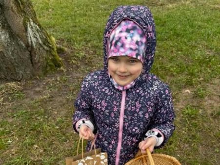 Исчезла со двора: в Курземе ищут пропавшую семилетнюю девочку