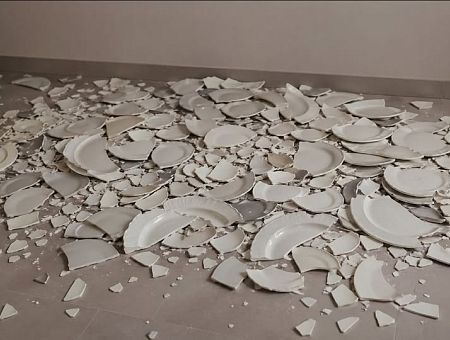 «Ветер разрушил наш склад!» У жителей просят помощи: нужны сотни тарелок