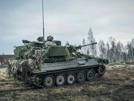 Латвия снова отдаёт Украине бронетехнику, но армию не ослабит