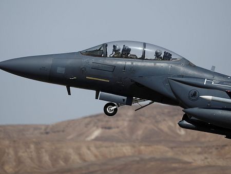 Первый самолёт ВВС США  бит прямо над Ираном: обе стороны усиленно ищут спасшегося лётчика