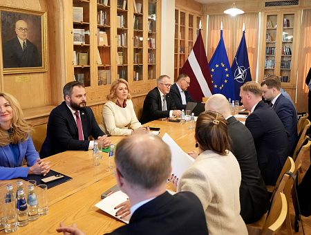 Слетали с министрами в Милан: как «Новое единство» на озере Комо свой «отпуск» проводило