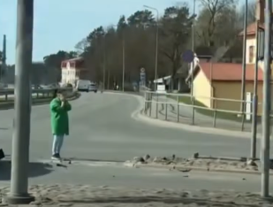 «Очередная авария в этом месте»: в Огре столкнулись две автомашины (ВИДЕО)