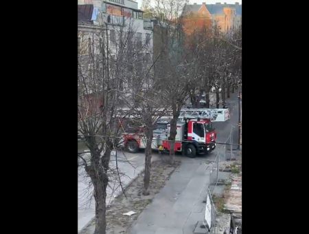 Умрём в безопасности: рижан шокировало видео разворота пожарных на улице с «модальным фильтром»