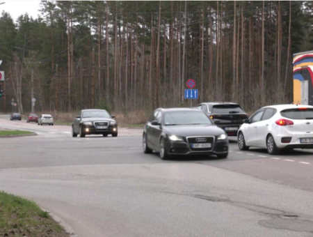 Опасный перекресток в Риге пугает водителей: СМИ