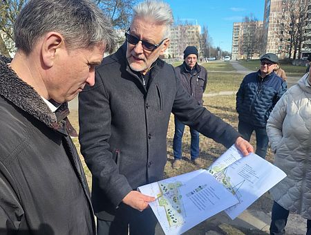 Вместо парка роют котлован?! Рижане призвали вице-мэра к ответу в Пурвциемсе