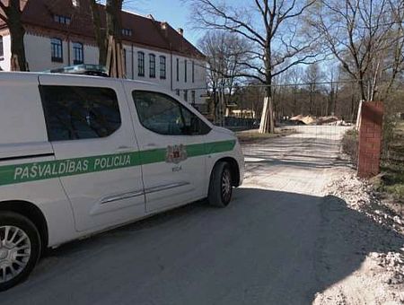 Во дворе рижской школы обнаружена бомба: дети и учителя эвакуированы