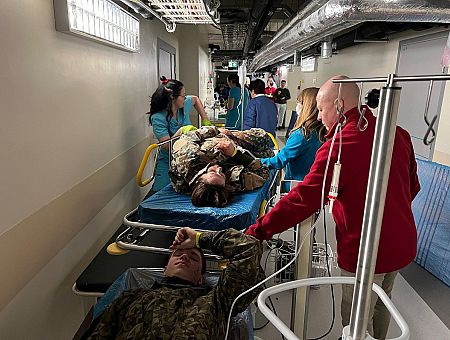 Взрыв, 80 раненых и час на спасение: медики учились войне