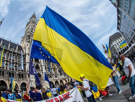 Украинские беженцы: кому не продлят временную защиту в ЕС?