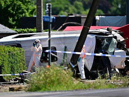 В Бельгии школьный автобус столкнулся с поездом: есть погибшие