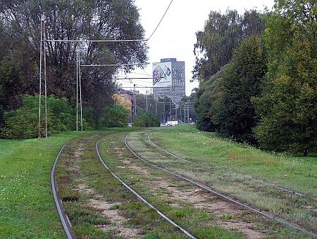 «Мы точно в столице?» Рижане жалуются на грязь и пыль на бульваре Александра Грина