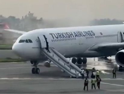 Загорелся! Но чуть-чуть… Из самолёта Turkish Airlines эвакуировали пассажиров (ВИДЕО)