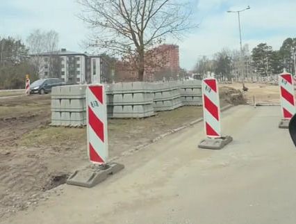 «Иманта, здесь вообще кто-то видел рабочих?» Водители кроют матом ремонты в Риге (ВИДЕО)
