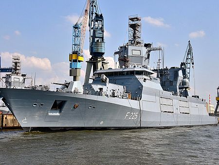 В Германии повреждён военный корабль: кто стоит за диверсиями?