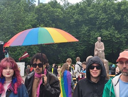 “Путь к свободе!” начинается на Эспланаде: в Риге проходит парад ЛГБТ-сообщества