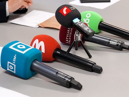 Прикрываются нацменьшинствами, а сами любят русский язык! Нацактивист обнаружил ужасное