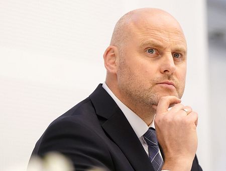 Кулбергс: нам нужно прекратить всё время выпрашивать деньги Кулбергс: нам нужно прекратить всё время выпрашивать деньги