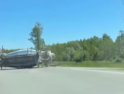 Необычная авария: у бетоновоза на ходу отвалилась цистерна (ВИДЕО) Необычная авария: у бетоновоза на ходу отвалилась цистерна (ВИДЕО)