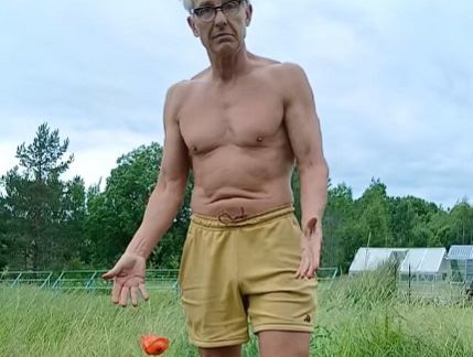 После кокаинового чая — маки. Привертс снова троллит власти и судьбу (видео)