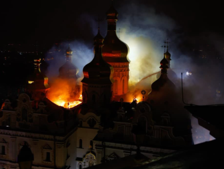 РФ атаковала Киево-Печерскую лавру и киностудию Довженко (ФОТО, ВИДЕО) РФ атаковала Киево-Печерскую лавру и киностудию Довженко (ФОТО, ВИДЕО)