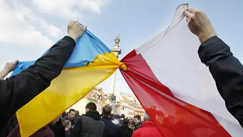 «Низость и позор». Почему польские фермеры высыпали на дорогу украинское зерно и снова заблокировали границу
