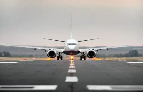 У самолета airBaltic отключились оба двигателя сразу после посадки