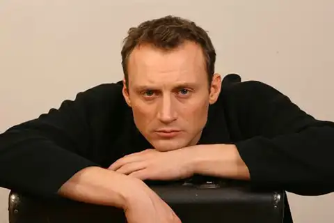 Мою страну выбили из-под ног: ведущий артист МХТ уехал из России