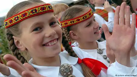 Amerikas Latviešu apvienība ziedo 100 000 dolāru latviešu skolām un vasaras nometnēm ASV