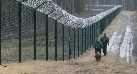 Slovēnija dāvina Latvijai 5 kilometrus dzeloņstiepļu žoga robežas aizsardzībai