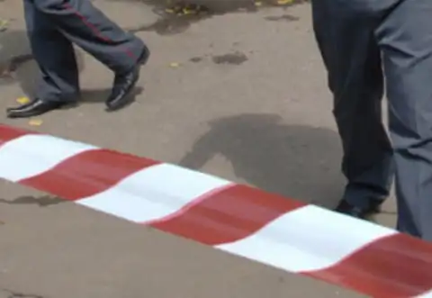 ЧП в Кекаве: ночью с пятого этажа выпал мужчина