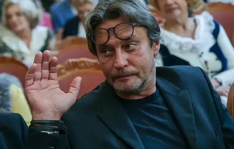«Это большая утрата, потому что на него шел народ»: Талызина об уходе Домогарова из Театра Моссовета