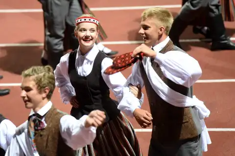 Opozīcija aicina atteikties no privilēģijām deputātiem iegādāties biļetes uz Dziesmu un deju svētkiem