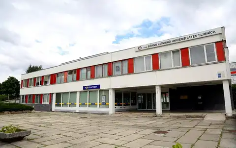 Это просто неэтично! Люди жалуются на платную парковку у Детской больницы и отсутствие паркоматов