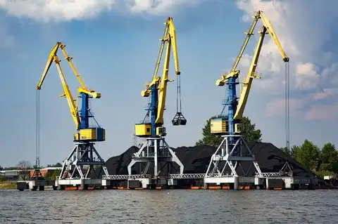 Rīgas brīvostas valdes priekšsēdētājs: Kravu apmēra samazinājuma dēļ osta pārskatīs investīciju plānu