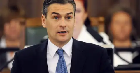 Parlaments Bondaru izdod kriminālvajāšanai