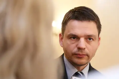 Правительство потакает русским пенсионерам в ущерб молодым латышам: Шноре