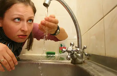 Зачем тогда квартирные счетчики: должны ли мы платить за «лишнюю воду»