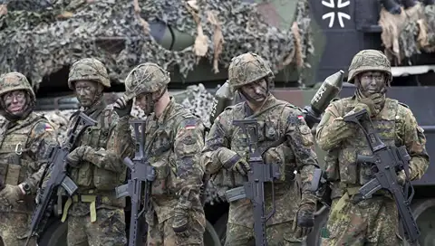 Kanādas medijs: Pret NATO karavīriem Latvijā tikusi vērsta ar Covid-19 saistīta dezinformācijas kampaņa