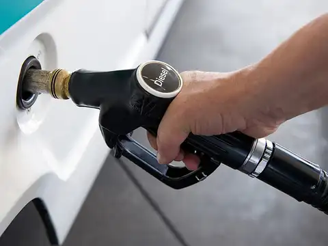 Уже воруют топливо из машин: 2.5 тонны за ночь!